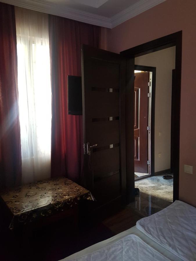 באטומי Guest House 2 Floor מראה חיצוני תמונה
