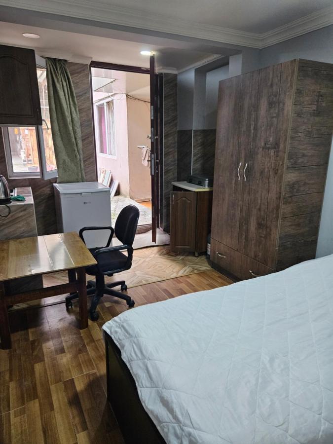 באטומי Guest House 2 Floor מראה חיצוני תמונה